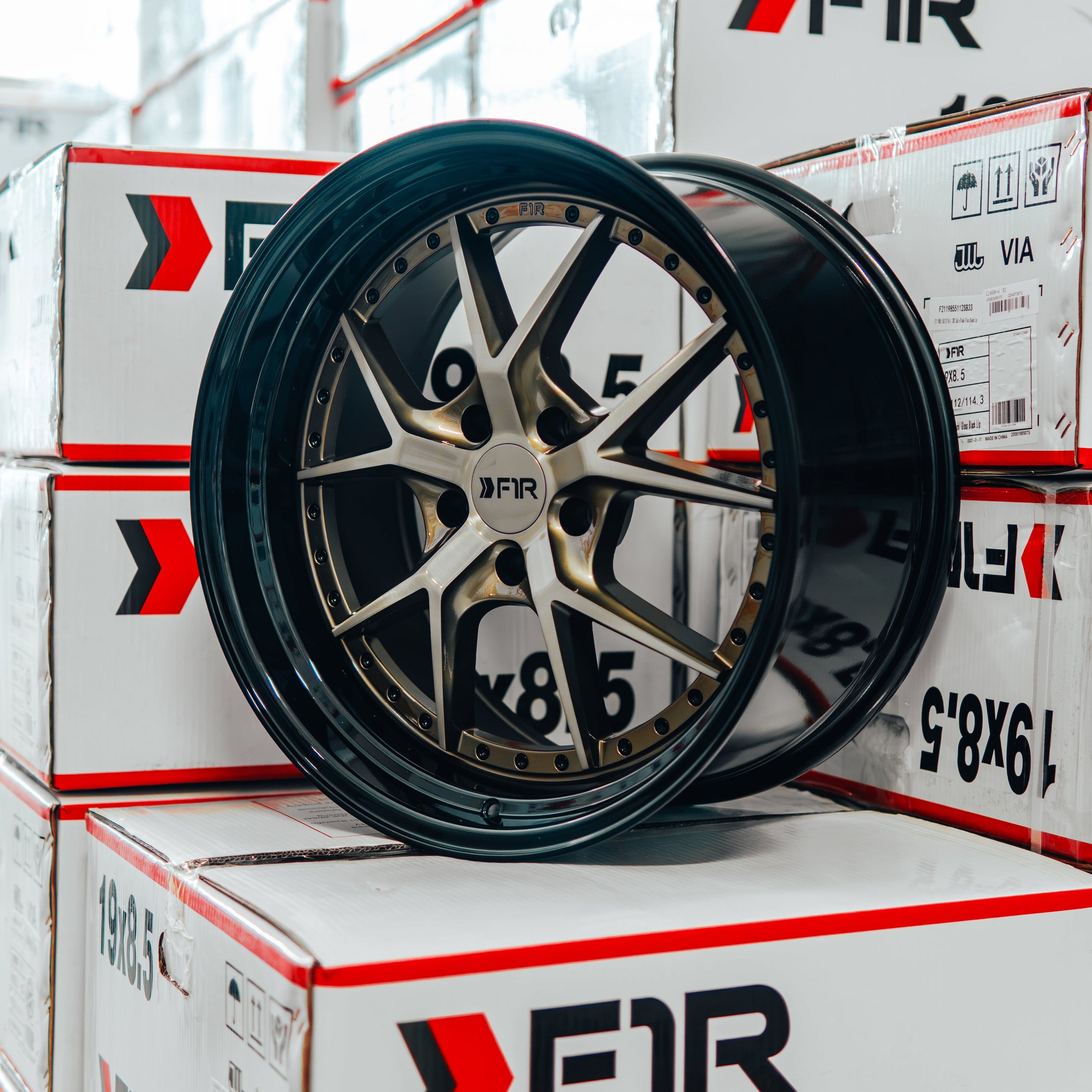 F105 Bronze / Black Lip