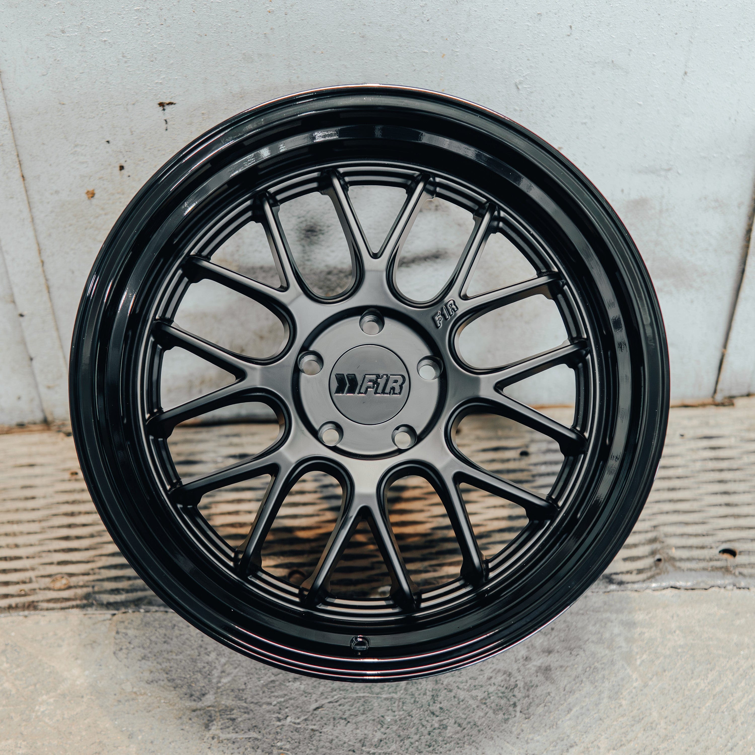 F21 Satin Black/Gloss Black Lip