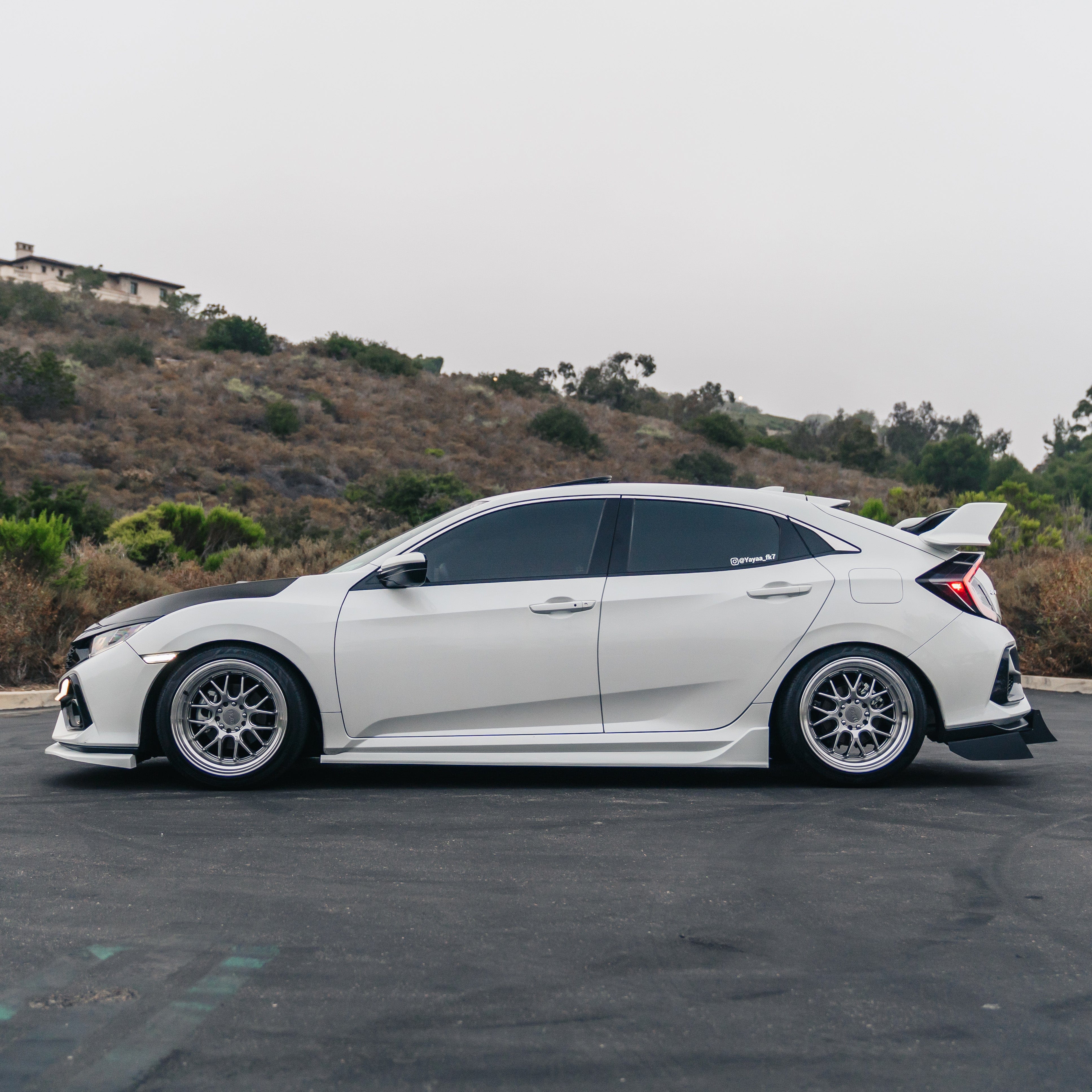 F21 Hyper Black / Polish Lip