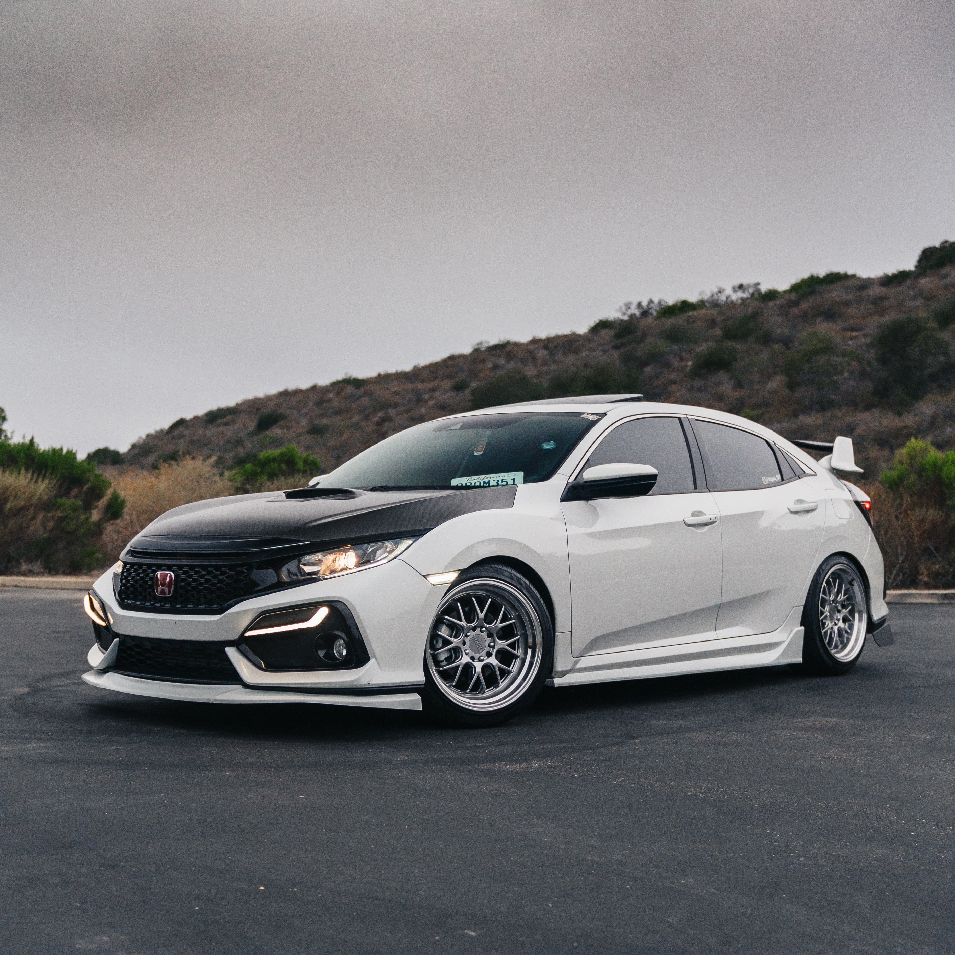 F21 Hyper Black / Polish Lip